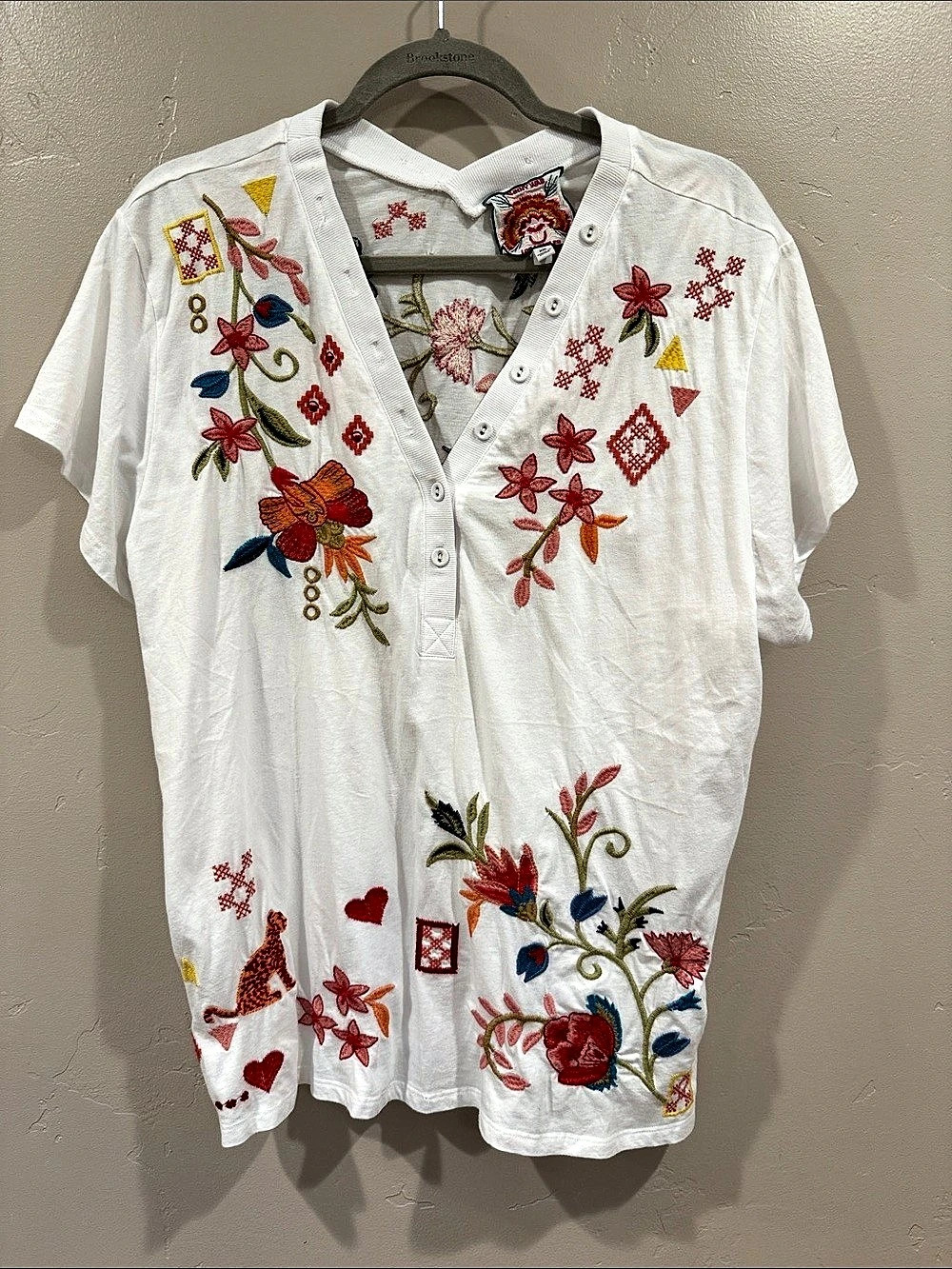 Johnny Was Embroidered Floral Tunic in White & Red XXL
